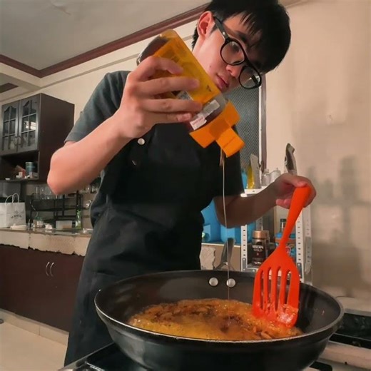 DaRe cooks chili oil pasta