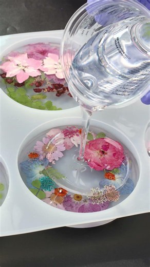 Gorgeous Dried Flower Resin Coasters Made with HeyClear Supplies!