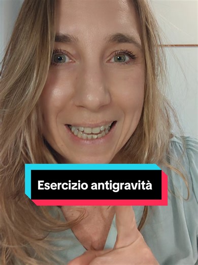 Molte persone con un viso maturo lavorano sulle rughe… ma trascurano uno dei muscoli più importanti per il tono del viso. Si chiama platisma e collega gli angoli della bocca al petto, passando per tutto il collo. Quando questo muscolo perde elasticità e si accorcia può contribuire a trascinare verso il basso i tessuti del viso. Per questo nel reel ti mostro: •un esercizio base •una variante più intensa Sono movimenti semplici ma molto utili per ridare elasticità al collo e sostenere meglio il vi