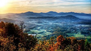 This Small Town in Virginia Has a Luxurious Countryside Hotel With an Infinity Pool, a Jean-Georges Restaurant, and a New Spa