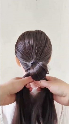 Low Bun Hairstyle: Effortless Elegance in 3 Steps