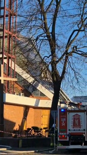 Pożar kościoła przy ul. Kunickiego w Lublinie. Płonie dach świątyni. Ogień pojawił się w Boże Narodzenie nad ranem. | Radio Lublin