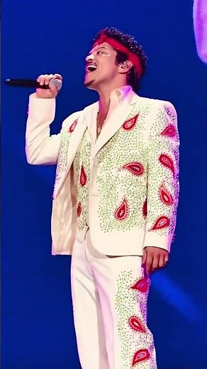 Bruno mars performing JUST THE WAY YOU ARE Live NGR Stadium, Houston Texas #mrromantic #brunomars