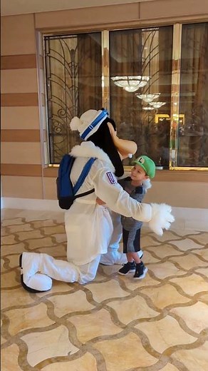 Hugs from Goofy on the Disney Dream 🥰 #goofy #disney #disneycruise #disneydream