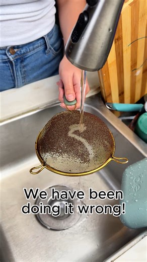 This is so smart! Wash strainers this way! This original video was produced by Bella's World. | Creative Crafting