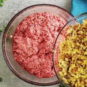 An easy meatloaf with a simple ingredient list, this Stove Top Stuffing Mix Meatloaf is the perfect dinner for busy nights. Get the RECIPE >>> https://4sonrus.com/stove-top-stuffing-mix-meatloaf/ | 4 Sons 'R' Us