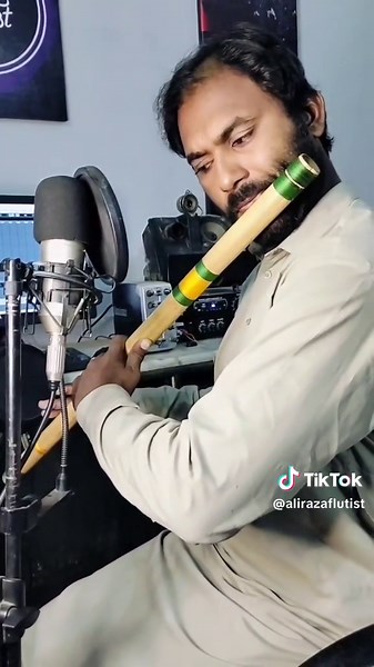 Sad flute music#bansuri #alirazaflutist #flutemusic #oldsong #loveflute #fypシ゚viral #fyp #beautyfulflutemusic #charokasi#raagflute #bansuri #pakistanitelent #saraikisong