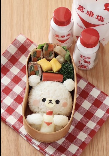 食卓塩の白クマくんキャラ弁作り