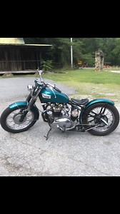 Gorgeous Bobber Custom 🇬🇧💙🇺🇲 #triumph #triumphuk #vintagetriumph #triumphamerica #triumphcustoms #bobber #chopper | Dream Drives