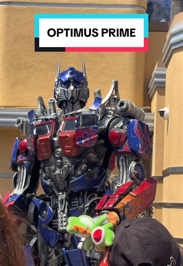 Optimus Prime's Kind Greeting at Universal Studios