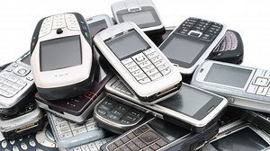 VIDÉO - Tendance : le retour discret des vieux téléphones portables