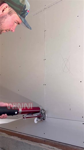 Mudding is EASY! Level 5 Automatic Tapper #diy #tools #construction