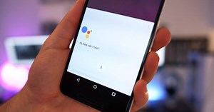 Google habilita su asistente en iPhones y compite con Siri