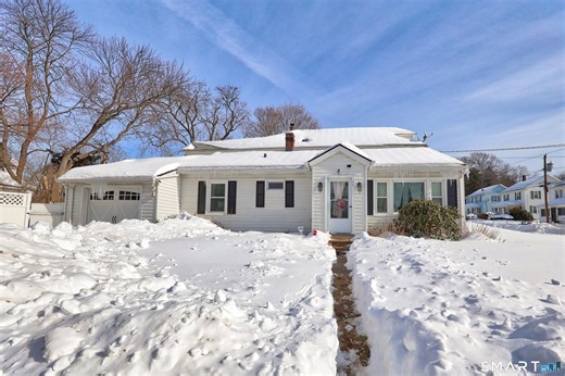 17 Rosedale Ave, Waterbury, CT 06705 - MLS 24151175 - Coldwell Banker