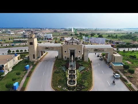 Pakistan’s Economic Future is at a Crossroads