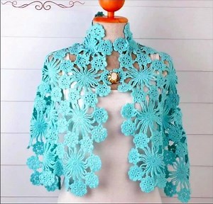 24K views · 2.5K reactions | Un Chal Magnífico!!  Se te gusta mira como hacerlo: www.manualidadesdiy.com/chal-azul-cielo-crochet-patrones/ | Manualidades DIY | Facebook