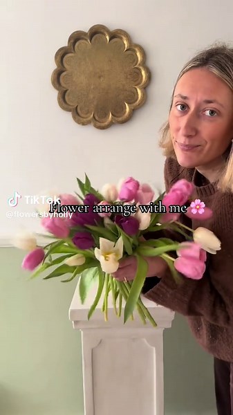 Tulip Bowl Arrangement #creatorsearchinsights #tulips #tulipbowl #bowlarrangement #flowerbowl #flowerarranging #flowertutorial #flowers #springarrangement #weddingflorist