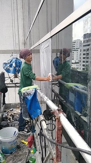 Window Cleaning Techniques for High-Rise Buildings