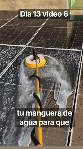 Así se limpian los paneles solares #electrical #corrienteelectrica #solar #ingenieria #solarenergy