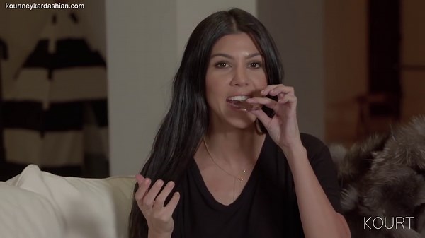 Kourtney Kardashian's step-by-step guide to eating a kit kat