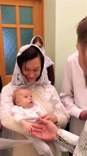 Η Βάπτιση: Πύλη Ζωής και Εισόδου στην Ορθοδοξία