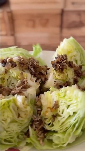 熱々のソースで食べるレタス丸ごとサラダ #cooking #food #recipe