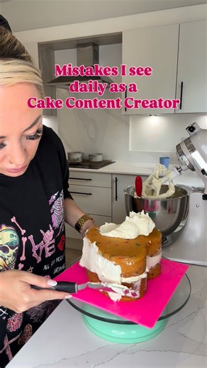 Sugar Sparrow - Jess Lawson on Instagram: "I don’t rely on luck or trends to go viral — I use SEO✨ SEO (Search Engine Optimisation) is simply telling the algorithm what your content is about, so it knows who to push it to. Here’s how I use SEO every time ✨ I say my keywords out loud ✨ I add them as text on screen ✨ I repeat them in my caption ✨ I get straight to the point (no long pauses, no waffle) That’s how I hit 37 million views, grew to over 175K followers, and help bakers get seen online w