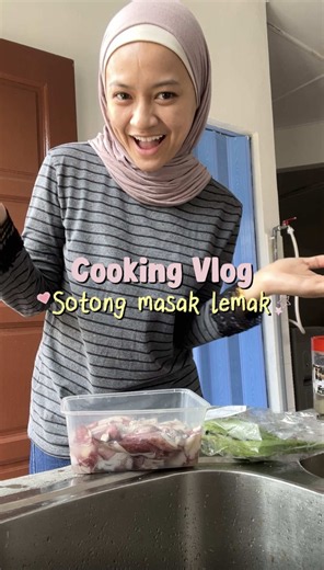 Another Day Another Menu Kampung🔥 Makanan paling simple and cepat siap. Sotong masak lemak putih. Nak lagi sedap makan ngan sambal belacan. Korang masak apa arini😜 #menukampung #laukkampung #menusimple #cooking #masaklemakputih