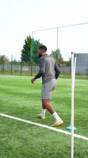 🔄 Reverse Finish vs Laces Finish‼️ // Both necessary finishes to have in your bag, here we’re trying to work a reverse finish with setting up your hip position away from goal 🎯 | #t121family | Training121
