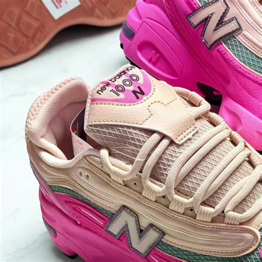 The New Balance 1000, reimagined in a palette of soft pinks and metallic whispers. It’s a silhouette that balances bold heritage with a peaceful, modern soul. High-performance design meets a calming aesthetic. Sizes : 36—42📏 🏷️Ksh5500 Quality is our creed. 🛡️ In The Archive, we believe in the beauty of the truth. No filters, just the pure quality you see dancing on your screen, delivered straight to your hands. Trust the vision. DM to confirm your size and secure your pair. 📥 Pay on Delivery
