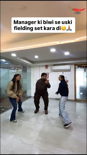 RJ Khushboo on Instagram: "Chala tha meri fielding set karne✌🏽 #viralreels #2016 #manager #office #boss #corporate #funnyvideos #viral #trend #growth"