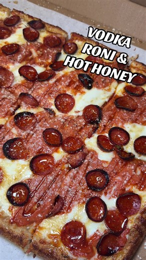 Fresh Sicilian dough, cupped roni’s, vodka sauce & Hot honey 🍕❤️🔥 #vodkaroni #pepperoni #pizza #sicilianpizza #mickeysnypizza #fyp #fyplocal