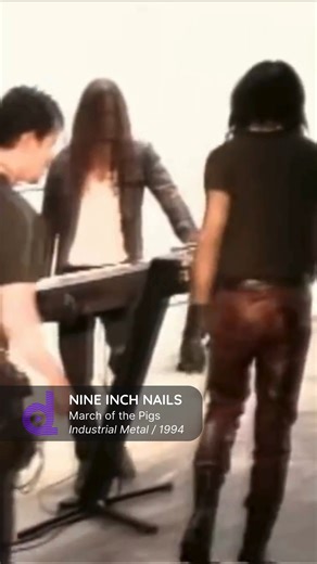 daydream | Music that made you soar on Instagram: "🤯💥🔥 ¿Sabías esto? / Did you know this? 👇🏼👇🏼👇🏼 📌 Description in English below. ¿Te acuerdas de ese ritmo frenético que parecía una falla en la realidad? Trent Reznor grabó gran parte de este material en la tristemente célebre mansión de Cielo Drive en 1994, dándole a Nine Inch Nails ese aire oscuro y pesado que tanto nos marcó en la juventud. 🏚️ El video es un