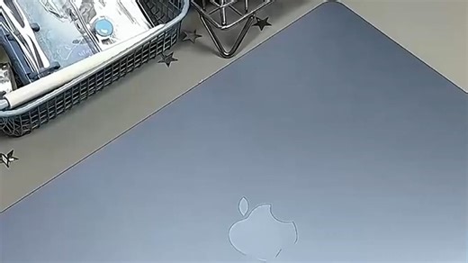 Apple M4 电脑运行流畅，日常办公、剪辑视频都不卡顿，续航给力，通勤携带轻松应对多任务，真实使用体验推荐。