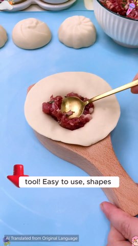 When steaming buns and dumplings, you must use this wooden dumpling mold, it's very convenient!