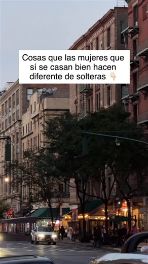 Andrea | Coach de solteros cristianos on Instagram: "La diferencia entre una soltera cristiana que solo “espera en Dios”… y una que de verdad se prepara para un matrimonio sano, no está en la suerte, tampoco en “cuando Dios quiera”. Está en sus decisiones diarias. Las que terminan casándose bien suelen repetir ciertos patrones… y las que no, también. (No el 100% pero las sabias). Y sí, duele aceptarlo, pero te lo digo porque acompaño a cientos de mujeres que no querían repetir la historia de su 