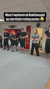 Wenn Erwachsene ein Reaktionsspiel aus dem Kindertraining machen 😂 Spoiler: Es sieht leichter aus, als es ist. | Kung Fu Schule - Selbstverteidigung