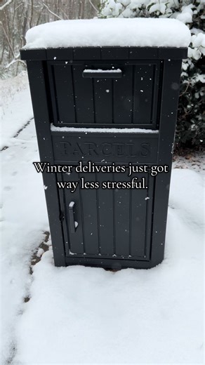 Snow on the porch, packages still locked up and dry. This outdoor parcel box is weatherproof, lockable, and saves me from running outside every time the delivery truck pulls up ❄️📦 On sale right now free shipping… I finally stopped stressing about porch deliveries. @Esmlada #parcelbox #porchdelivery #homesecurity #winterfinds #tiktokshopcreatorpicks