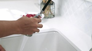 KOHLER Setra Single-Handle Pull-Down Sprayer Kitchen Faucet in Polished Chrome K-R22897-SD-CP