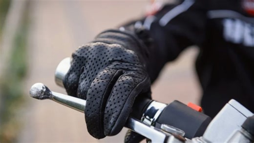 Bystanders rushed to help motorcyclist who later died from crash injuries, cops say