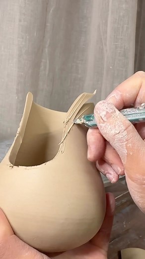 How to transform a vase into a pourer ❤️ ••• Follow @theenglishnugget for more! | The Ceramic School