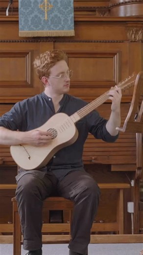 Danny Murphy came up to Saltaire a few months ago to demo some of our beautiful baroque guitars 🙌🏼 Here, he’s playing ‘Españoletas’ by Gasper Sans. You can find each demo video on our website on the product page of the corresponding instrument. Head to our website to check them out now! @dannymurphylute | The Early Music Shop