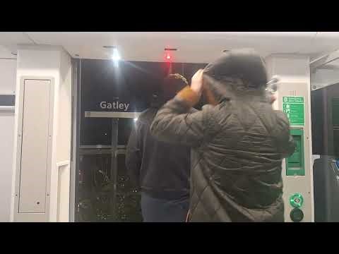 Northern Class 331 331109 doors opening and closing