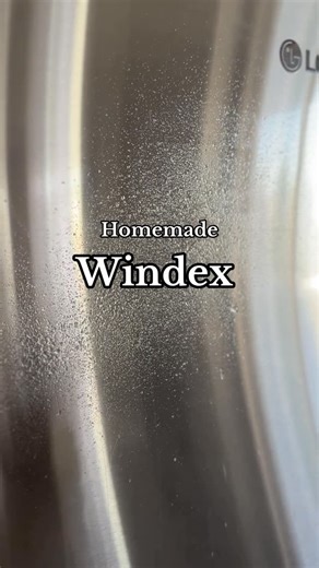 Alexandra | wholesome living, fruitful suburban homesteader 🧺🐮 on Instagram: "Homemade windex 🫧 1/4 cup water 1/4 cup white vinegar 1 tbsp rubbing alcohol (or vodka) Pinch of cornstarch (only if using right away, I don’t store longterm with the cornstarch as it will turn into sludge and clog your sprayer) - for best results wipe with linen (or paper towel in a pinch) . . #homestead #homemade #nontoxic #cleaninghacks #cleanswaps #fyp #selfsufficient"