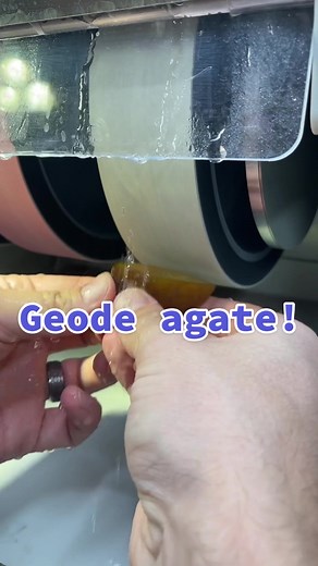 I polished a beautiful cut geode agate from Brazil on my 8” cabking! You can check the cabking out and my discount code linked in my bio! As of posting this video, it is available on my Etsy store, go check it out linked in my bio! #agatedad #geology #agate #lapidary #brazilian