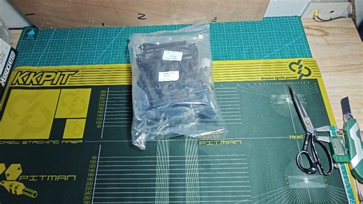 最新hpi savage xl nitro sbk 160550油车散件版本车架开箱 超详细开箱 下半部分