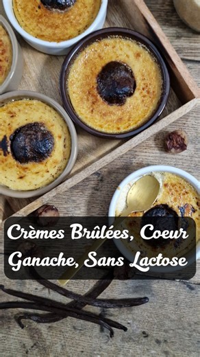 Audreyfoodies Recettes Sans Gluten on Instagram: "Crèmes brûlées, coeur ganache chocolat aux éclats de châtaignes 🤎 Ingrédients pour 6 personnes Pour la ganache 🍫 75 g de crème de coco 75 g de chocolat pâtissier 30 g de châtaignes cuites Pour la crème brûlée 400 g de crème de coco 160 g de lait végétal de votre choix 1 gousse de vanille @amoseeds 5 jaunes d'œufs 55 g de sucre cassonade + un peu pour la finition 👉Pour la ganache Versez la crème de coco dans une casserole et fates chauffer jusq