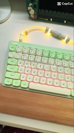 NuPhy Halo 96 in Green with lemon switches 💛. ‪@nuphystudio‬ #keycaps #nuphy #nuphyhalo #thock