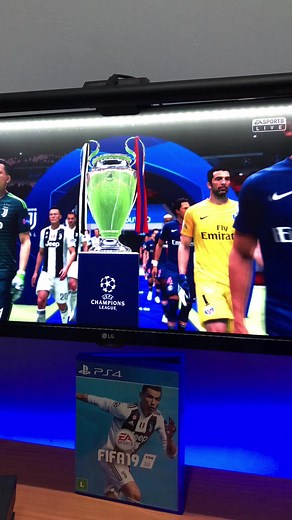 FIFA 19 Versão PS4 - Jogos Antigos de Futebol e UEFA Champions League