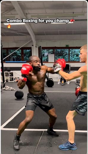 360K views · 5.2K reactions | Here’s an explosive combo for you, champ 壘! Watch it, repeat it, and master every move. This isn’t just training; it’s your next level of mastery. Give it your all and show what you’ve got ✨!”#BoxingTraining #FightReady #ComboChallenge # #BoxingLife #juniorwabaga #usa | Junior Wabaga | Facebook